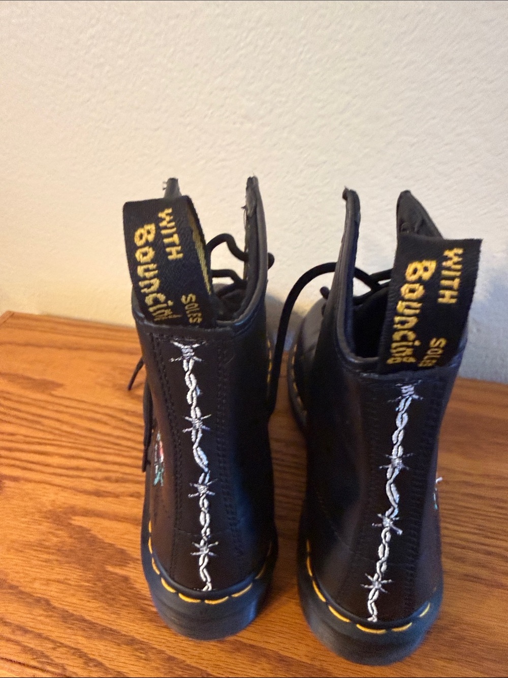 Dr. Martens 1460 Vonda Chain II Embroidered Floral boots - Picture 4 of 5